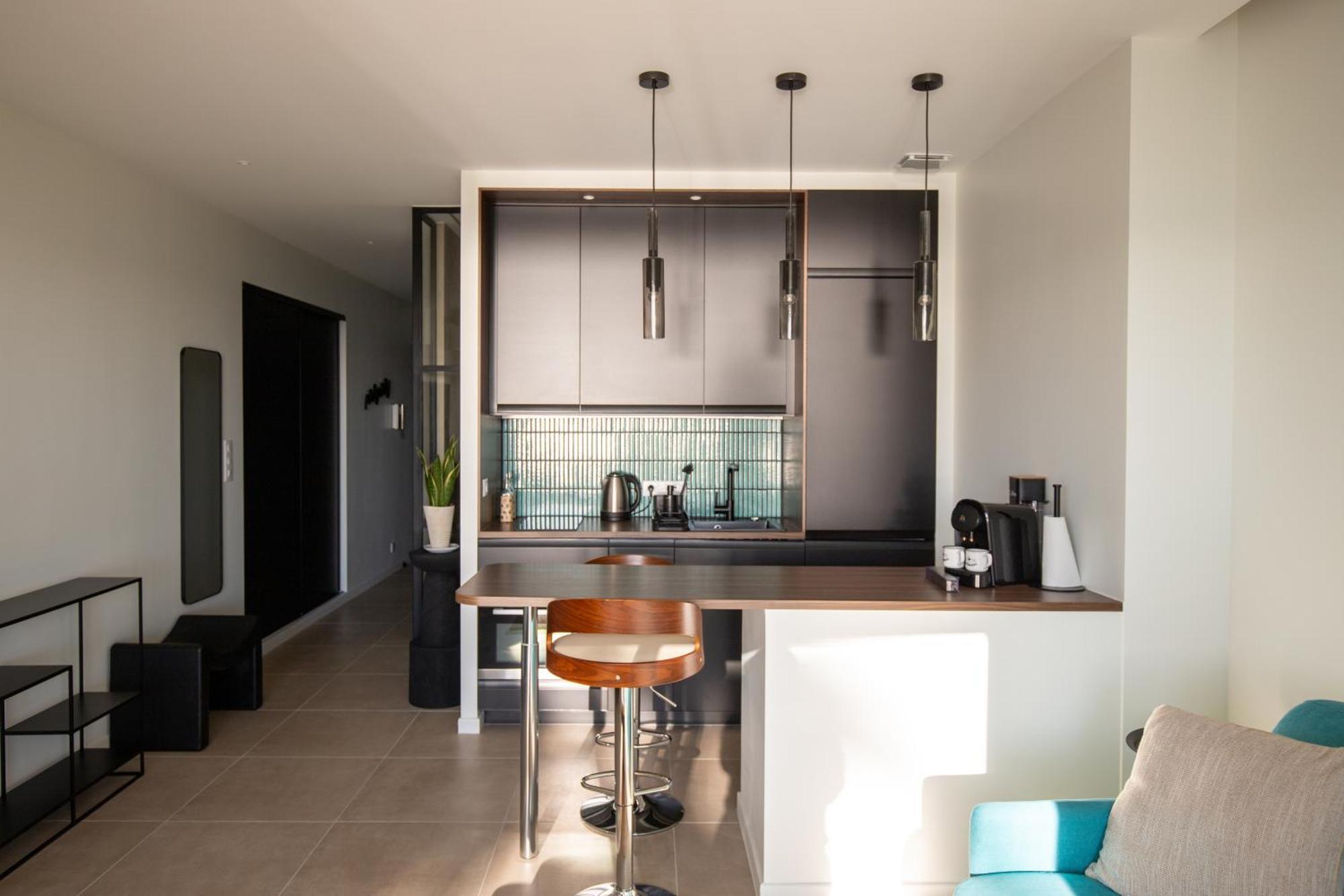 Modern 1-bedroom With Sea View On La Croisette *